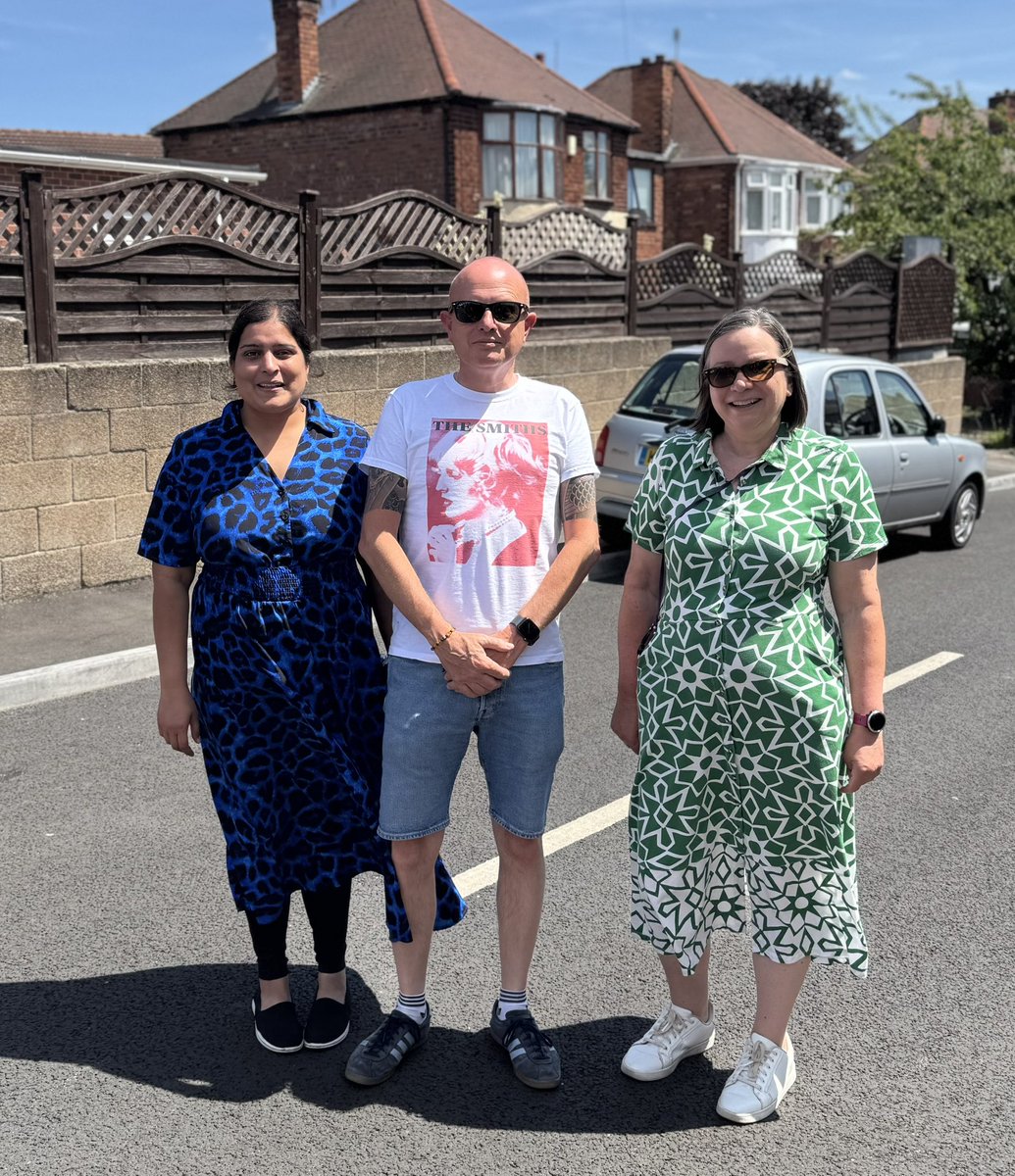 BasfordLabour's tweet image. #Basford Labour Co-op Cllrs Salma, Nick & Linda on a sunny ward walk around Bar Lane, reporting fly tips, assessing pavements, inspecting new road surfacing and improved playgrounds. #Nottingham #Labour