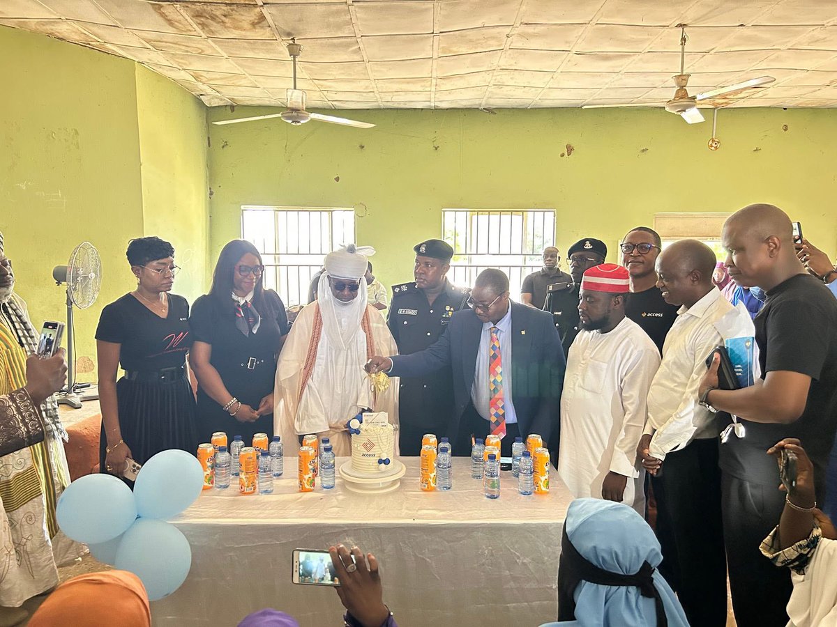 TheWCommunity's tweet image. At the W Initiative by @myaccessbank , we are committed to empowering women across Africa.

Our just-concluded training in Kano is proof of our drive to equip women with the tools to thrive and lead.

Can you guess where the #WTrain is headed next?

#WinKano #TheWCommunity