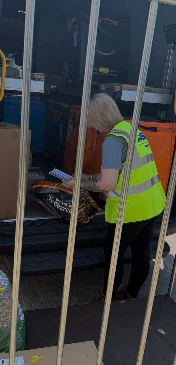 FastPaceLog's tweet image. ❗️🚨 Did you know our 24 plate Amazon branded vans are fitted with all the extras to give the drivers the best day out on road delivering !

Come and join our team. We aim to be the best 📦🚐

jobs@fastpacelogistics.uk

#delivery #mile #deliveryjobs #deliveringsmilesdaily #jobs