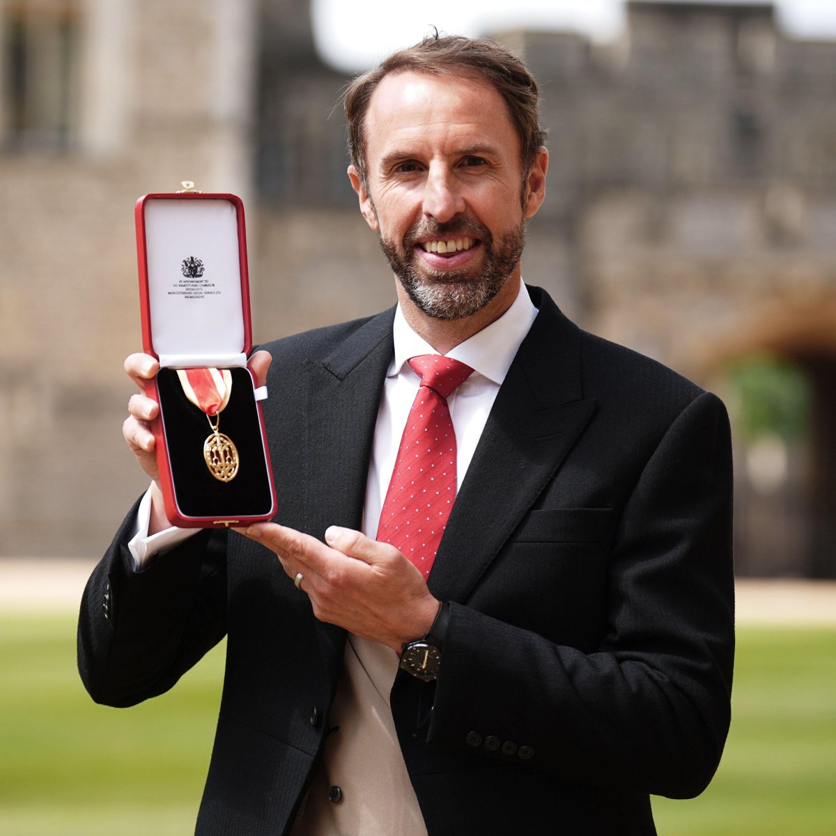 LMA_Managers's tweet image. Congratulations to former LMA President Gareth Southgate who received a knighthood at Windsor Castle today in honour of his incredible service to football.

He becomes the fourth England manager to be knighted, behind Sir Walter Winterbottom, Sir Alf Ramsey and Sir Bobby Robson.