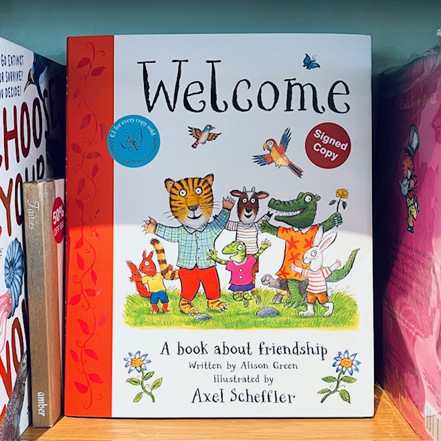 WimbledonBooks's tweet image. We have signed copies of Axel Scheffler's new book 'Welcome'. For every copy sold, £1 will be donated to the Three Peas charity supporting displaced people across the world. @alisongmyers @scholasticuk #axelscheffler #welcome #threepeascharity