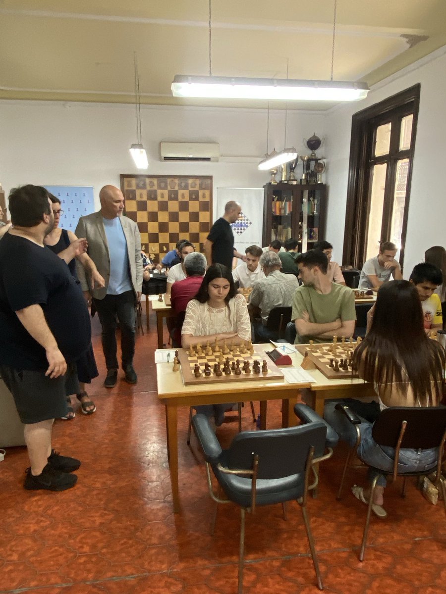 echaguen's tweet image. El club de Ajedrez Barcelona organiza 3 cerrados(uno de GM y dos de MI) para promocionar a muchos jugadores jóvenes de élite, entre ellos Diego Macías y Javier Habans además de jugadoras de la elite joven. Enhorabuena a Juanma Sánchez por esta iniciativa ⁦@AjedrezEspanola⁩