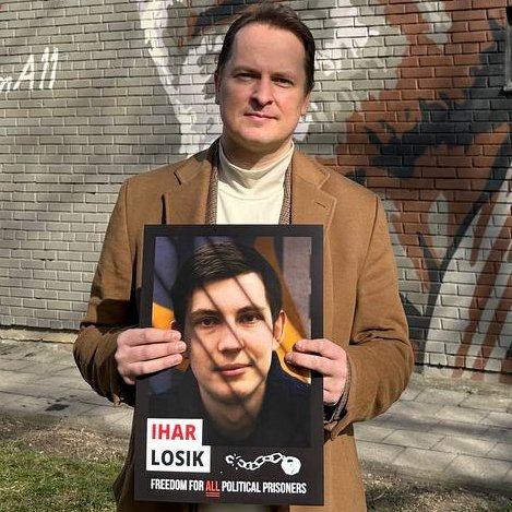 franakviacorka's tweet photo. A very hard day – 5 years ago today, my friend, @RFERL journalist Ihar Losik, was detained.

He's been enduring inhumane treatment, kept incommunicado for over 2 years.

We fight for his freedom every day. I hope that very soon he will be released &amp; reunited with his loved ones. https://t.co/N3nEc8NGnd