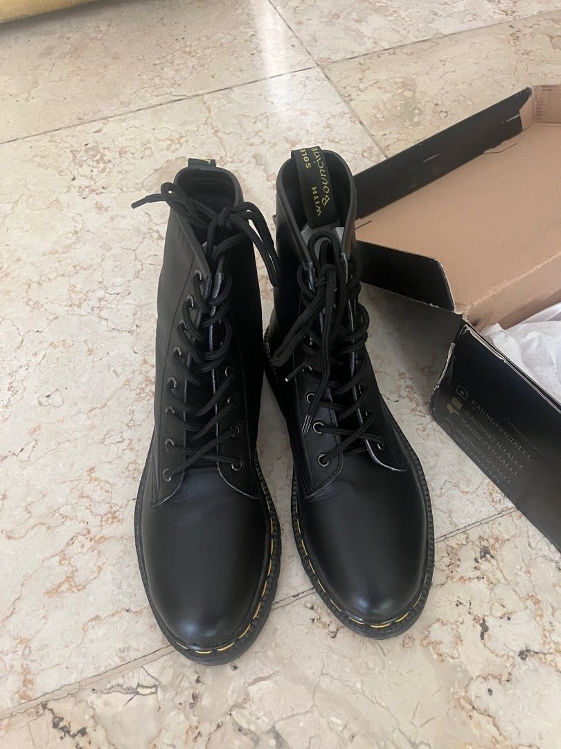 mickymicky1010's tweet photo. @meme_posser boots lokal baru pakai 1x unt prewed cocok untuk nonton konser size 38 250 freeongkir p jawa https://t.co/VeGOFo2a1d