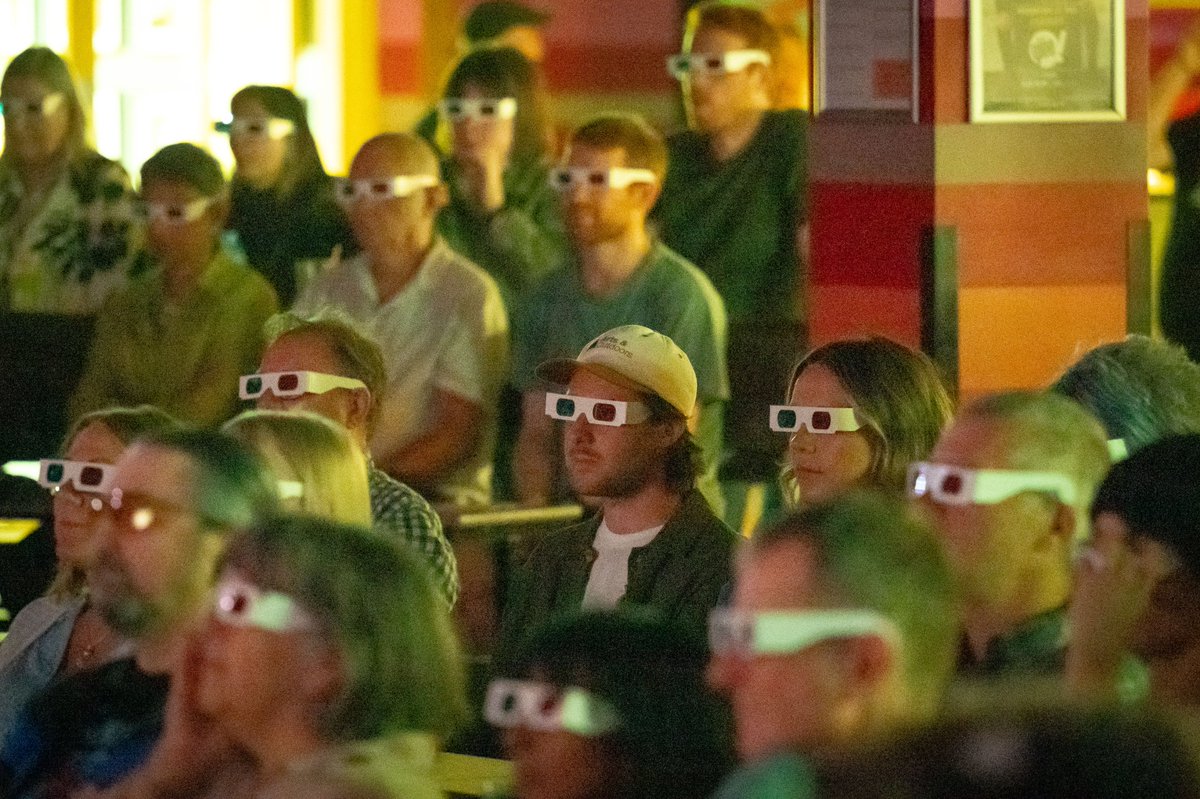 SaifulChemistry's tweet image. Enjoyed giving a short talk using 3D glasses at the recent @Humanists_UK event of science &amp;amp; comedy at the @GleeClubCardiff #3DspecsChem.

Squeezed in mention of my lemon battery world record &amp;amp; @Ri_Science #XmasLectures.

Fantastic line-up: @DrJeniMillard @robinjaymorgan.