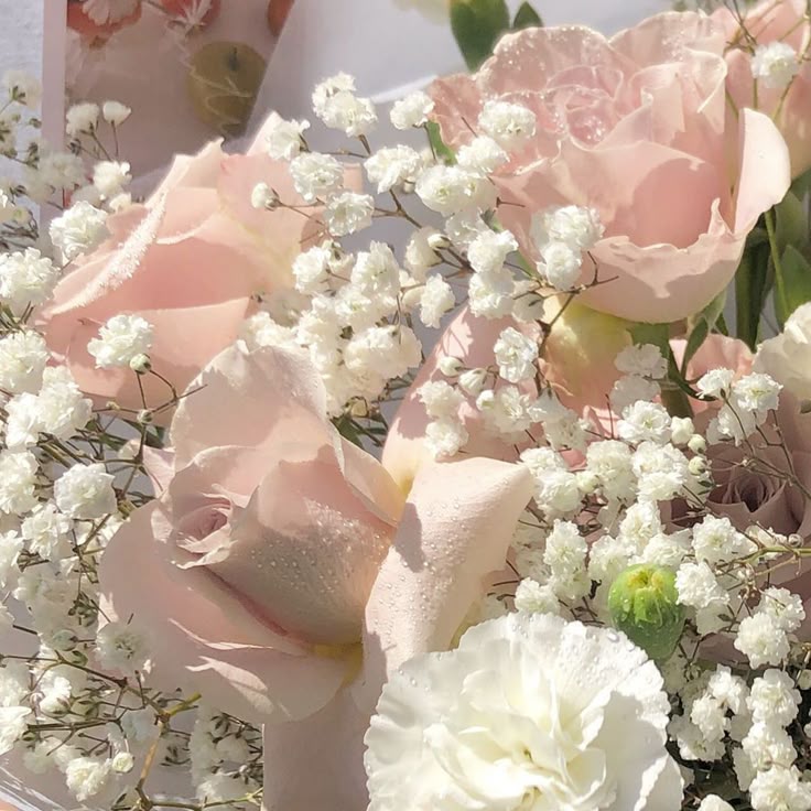 Suswn's tweet photo. I tucked my smile in between the petals, just in case anyone needed something pretty to find today. Because maybe it’s not just flowers that bloom for others. (✿⁠) https://t.co/v4ecH3IFgf