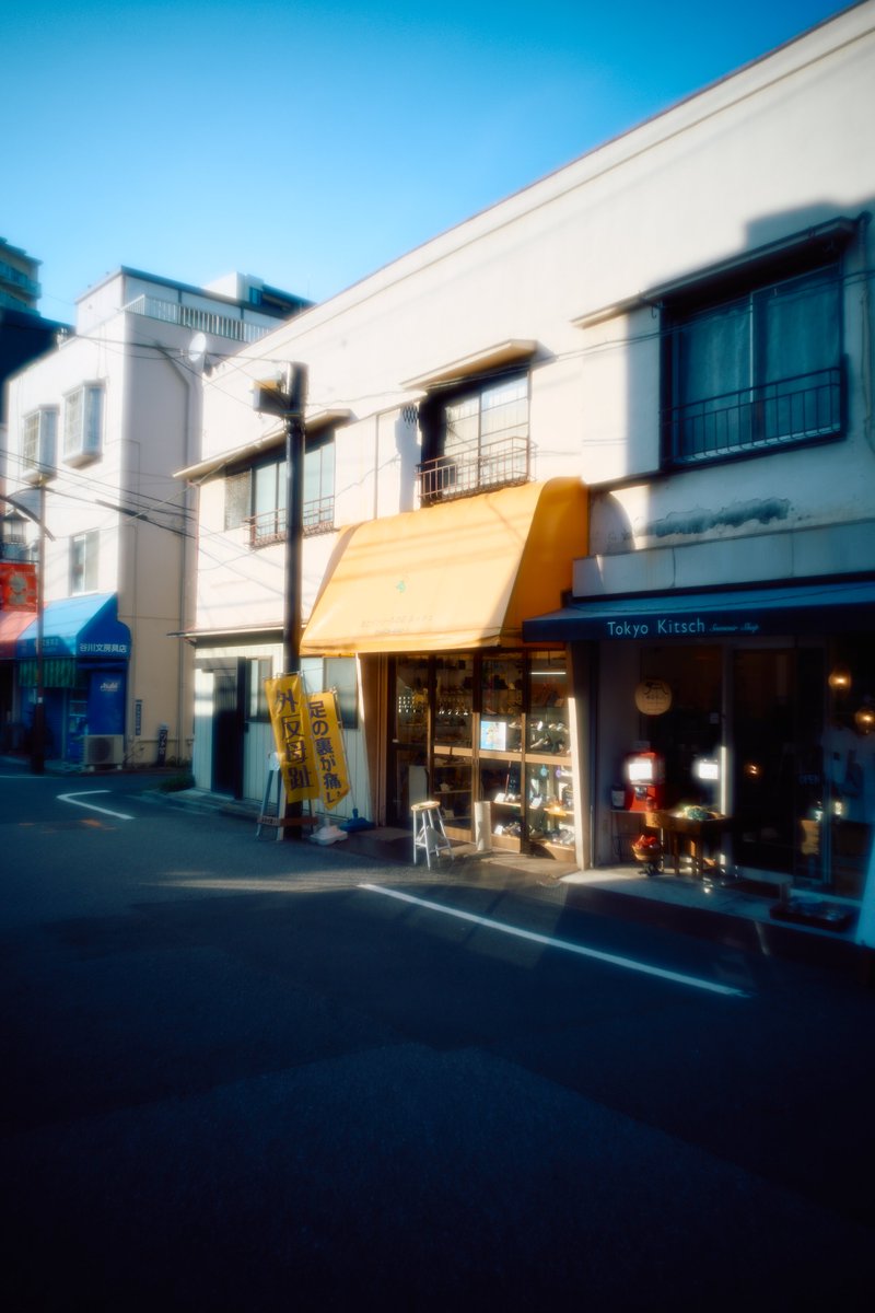 KannistoJuha's tweet photo. Last Sunday I enjoyed a long walk at Yanaka area (near Nippori station) with my Sony #A7CII & the brand new #Kistar 28/3.2 M. The lens is very dreamy wide open but can also produce very sharp results stopped down, I'm really happy with it. More: https://t.co/ICYLEuNBSk https://t.co/oHptbc3MBj