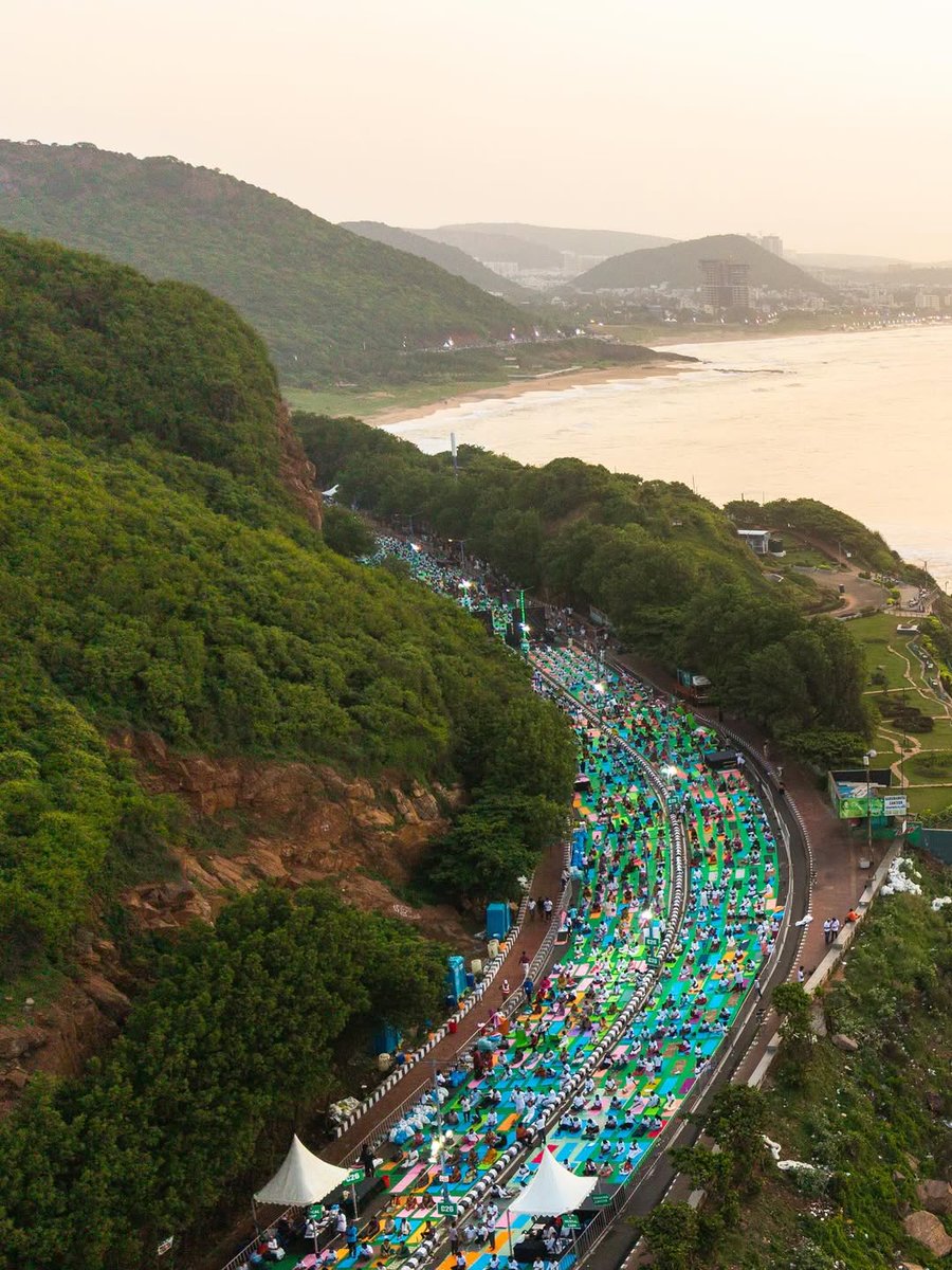 ishafoundation's tweet photo. Yogandhra, a celebration to mark the #InternationalDayofYoga, achieved two Guinness World Records.

Sprawling across a 28-kilometre coastal corridor from RK Beach in Visakhapatnam to Bheemunipatnam, the event drew 300,105  Yoga practitioners young and old, experienced and new. They practiced Yoga in unison and broke the #GuinnessWorldRecord for the world’s largest open air Yoga gathering, in which Prime Minister @narendramodi, Andhra Pradesh Chief Minister N Chandrababu Naidu @ncbn and Deputy Chief Minister @PawanKalyan also took part. The second record came through an inspiring performance of Surya Namaskar, executed synchronously by 22,122 tribal students for 108 continuous minutes.

50 committed Isha volunteers also participated in the event.

#InternationalDayofYoga2025
