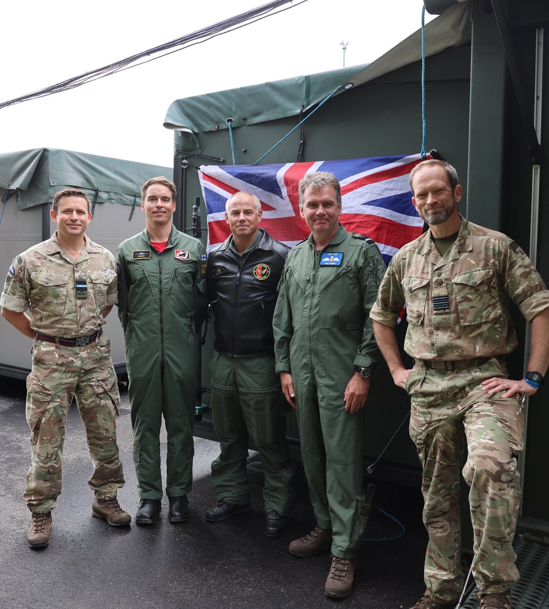 🇬🇧 ilmavoimien kenraalimajuri Tom Burke ja prikaatinkenraali Paul T Hamilton vierailivat tänään Karjalan lennostossa, jonne 🇬🇧  harjoitusjoukot tukeutuvat 🇫🇮🇫🇷🇬🇧🇺🇸 #AtlanticTrident25 -harjoituksessa. Vierailua isännöi Karjan lennoston komentaja eversti Johan Anttila. #ilmavoimat