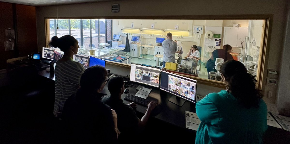 Scenario number 2 in full swing for our #AIMSim trainees… #SBE #simulation #AcuteInternalMedicine #AIM