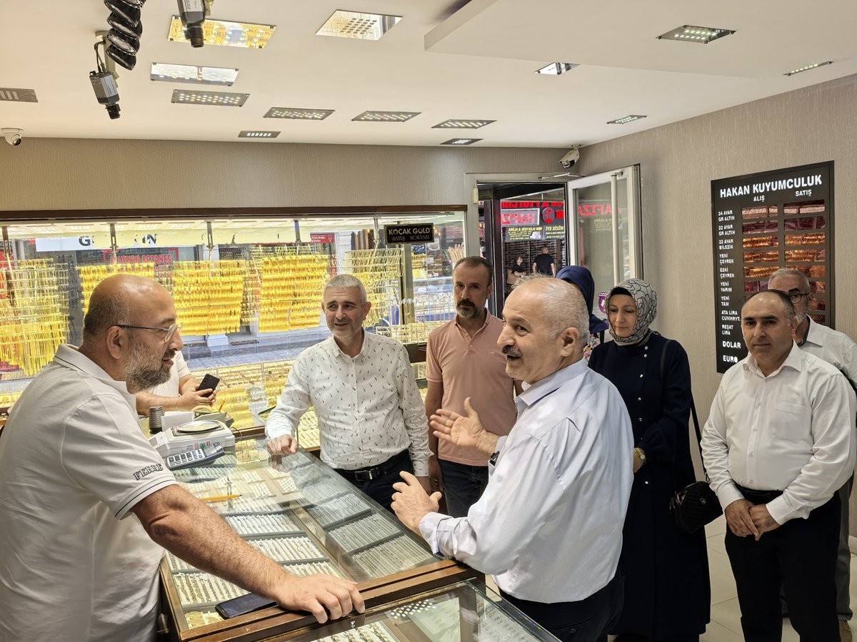 📍Hacıhalil Mahallesi  /  Eski Çarşı 

#AkPartiGebzeSahada  5 Başkan Bir Arada 

Belediye Başkanımız Zinnur Büyükgöz, İlçe Gençlik Kolları Başkanımız Bilal Durmuş Kurt, İlçe Kadın Kolları Başkanvekilimiz Havva Kaya, Mahalle Başkanımız Nevzat Güngör, yönetimimiz ve meclis