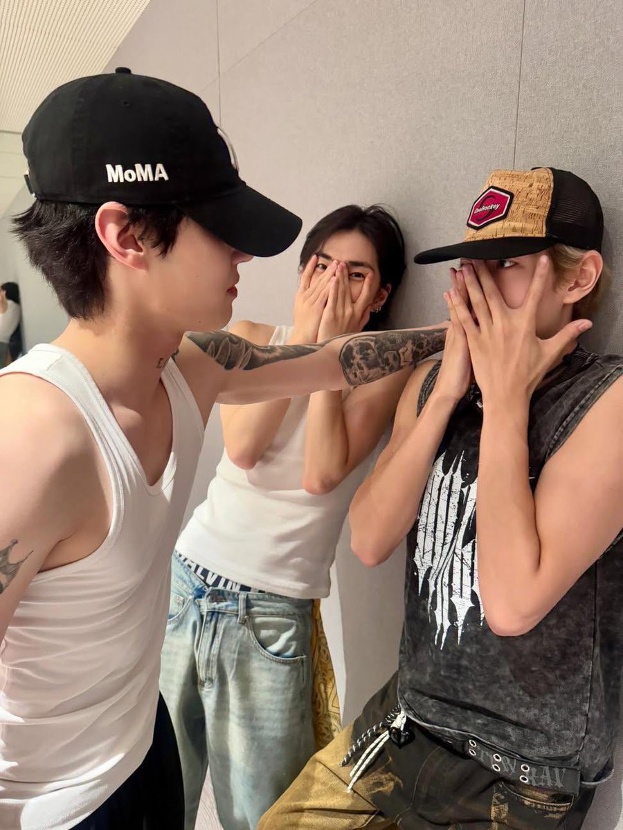 dearhoneysh's tweet photo. แล้วซึงฮันไปทำไรตรงนั้น ฟรินหรอคะุุุุุุุุุุุุุุ55555555555555555 https://t.co/GciSEQiUyA