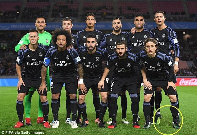mram74's tweet photo. @cryptoron Willem doet t gewoon op z’n “Ronaldo’s” 👞👞 https://t.co/N9MgvlJ1PT