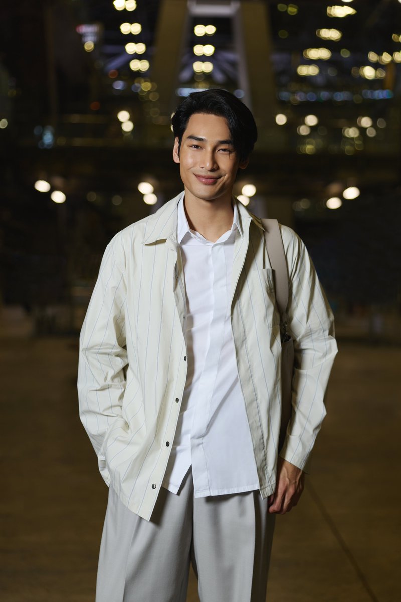 iconsiam's tweet photo. House Ambassador #Dior อาโป ณัฐวิญญ์ ตัวแทนความหล่อไทยไปสู่ระดับโลก เตรียมพร้อมบินลัดฟ้าสู่กรุงปารีสเพื่อเข้าร่วมชมแฟชั่นโชว์ Dior Men's Summer 2026 ซึ่งเป็นโชว์คอลเกชั่นเดบิวต์ของ Jonathan Anderson หัวเรือใหญ่คนใหม่ ที่จะจัดขึ้นในวันที่ 27 มิถุนายนนี�� ณ กรุงปารีส เวลา 19:30 น. ตามเวลาประเทศไทย 

#ICONSIAM #DiorSummer26 #Dior #ApoNattawin