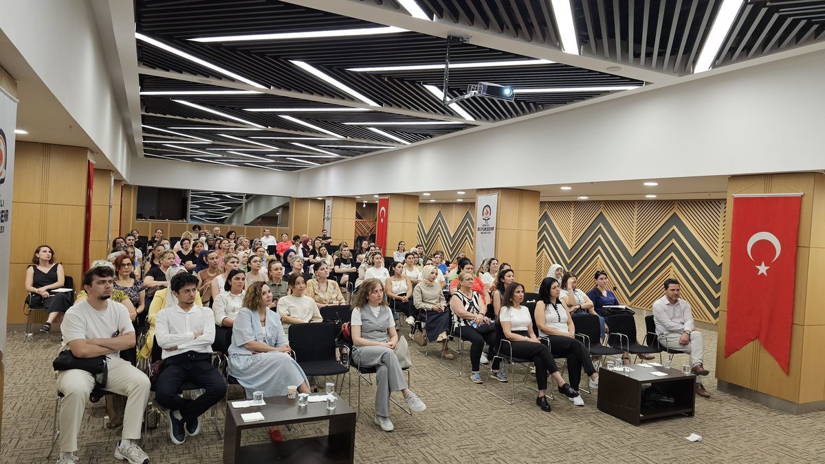 DKKonseyi's tweet photo. @tcdenizlibld @GuneyEgeKA ve @Trendyol ortaklığında yürüttüğümüz Üreten Kadınların E-Ticaret Yolculuğu programı kapsamında eğtimimiz devam ediyor. 
@tcdenizlibld 
@BNuriCavusoglu 
@_AliMarim 
@GuneyEgeKA https://t.co/SDqz36XZZA