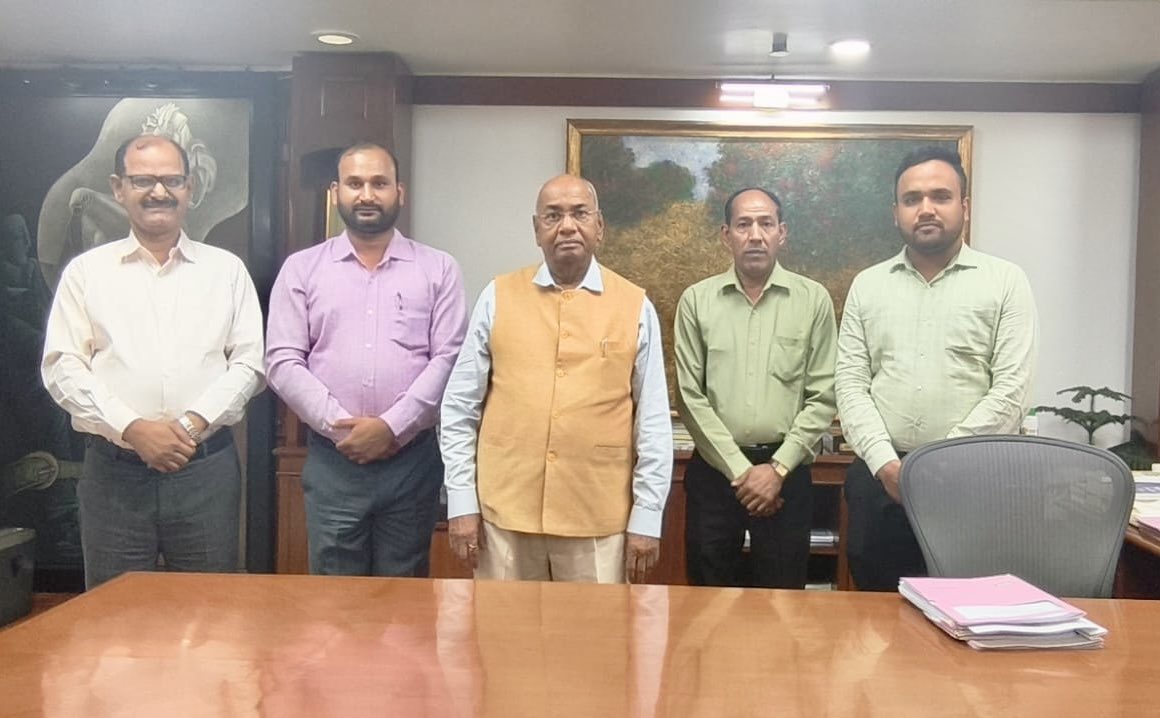 drusawasthi's tweet photo. Today, I met the newly elected representatives of IFFCO Employees Union of Head Office & Marketing Division. Sh. Brajesh Kumar, President @107238brajesh, Sh. Sunit Goyal @SunitGoyal6, General Secretary and other elected officials of Employees Union were also present. I conveyed my best wishes to everyone. I also urged all of them to work for the promotion & education of IFFCO Nano Fertilisers at the ground level with entire IFFCO Team.