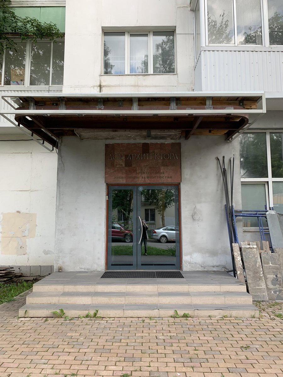 S42612's tweet photo. Прошло 3 года, архитекторы не придумали ничего лучше «евроРемонта». Штош, Корбюзье им судья https://t.co/IaRSS5OSxY