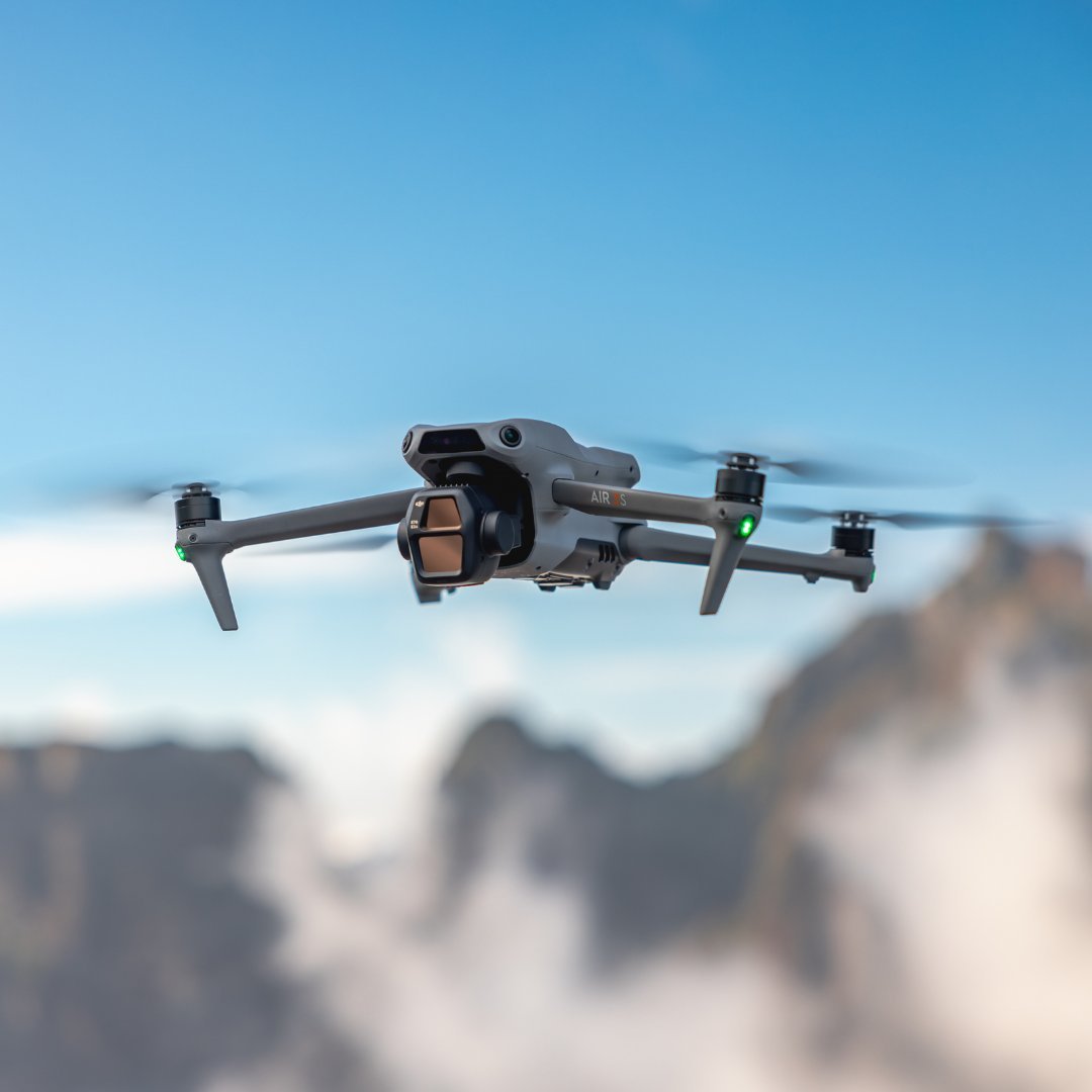 DJI, società cinese leader nel settore dei droni e molto attiva sul mercato USA, sta affrontando un periodo non facile. Come si legge sulla stampa americana, gli scaffali sono vuoti e i rivenditori segnalano che le scorte si stanno esaurendo: startupitalia.eu/tech/dji-scaff…