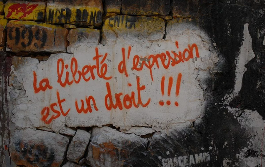 Merci de tout cœur à ceux qui, si nombreux (😍😍😍) m’ont assuré de leur soutien. Cela donne du prix à ce que je fais depuis quelques années. Reconnaissance et gratitude qui se sont exprimées m’imposent de poursuivre.
Nous devons continuer à mettre en cause ce système et ce