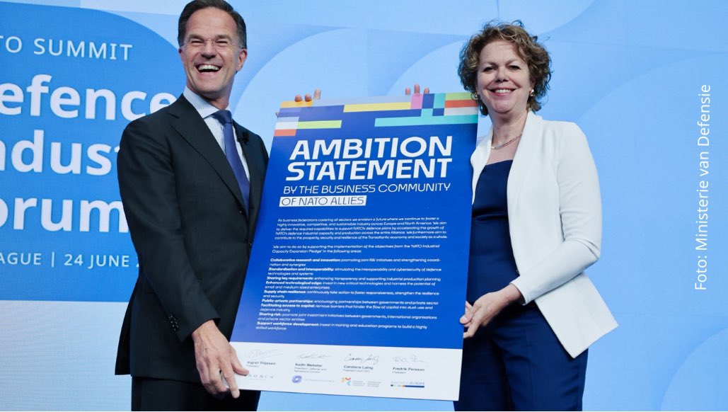 Ondernemingen uit NAVO-landen willen gezamenlijk bijdragen aan voldoende productiecapaciteit, technologische innovatie en versterking van toeleveringsketens. 

🌐  Tijdens het NATO Summit Defence Industry Forum in Den Haag is een gezamenlijke ambitieverklaring van