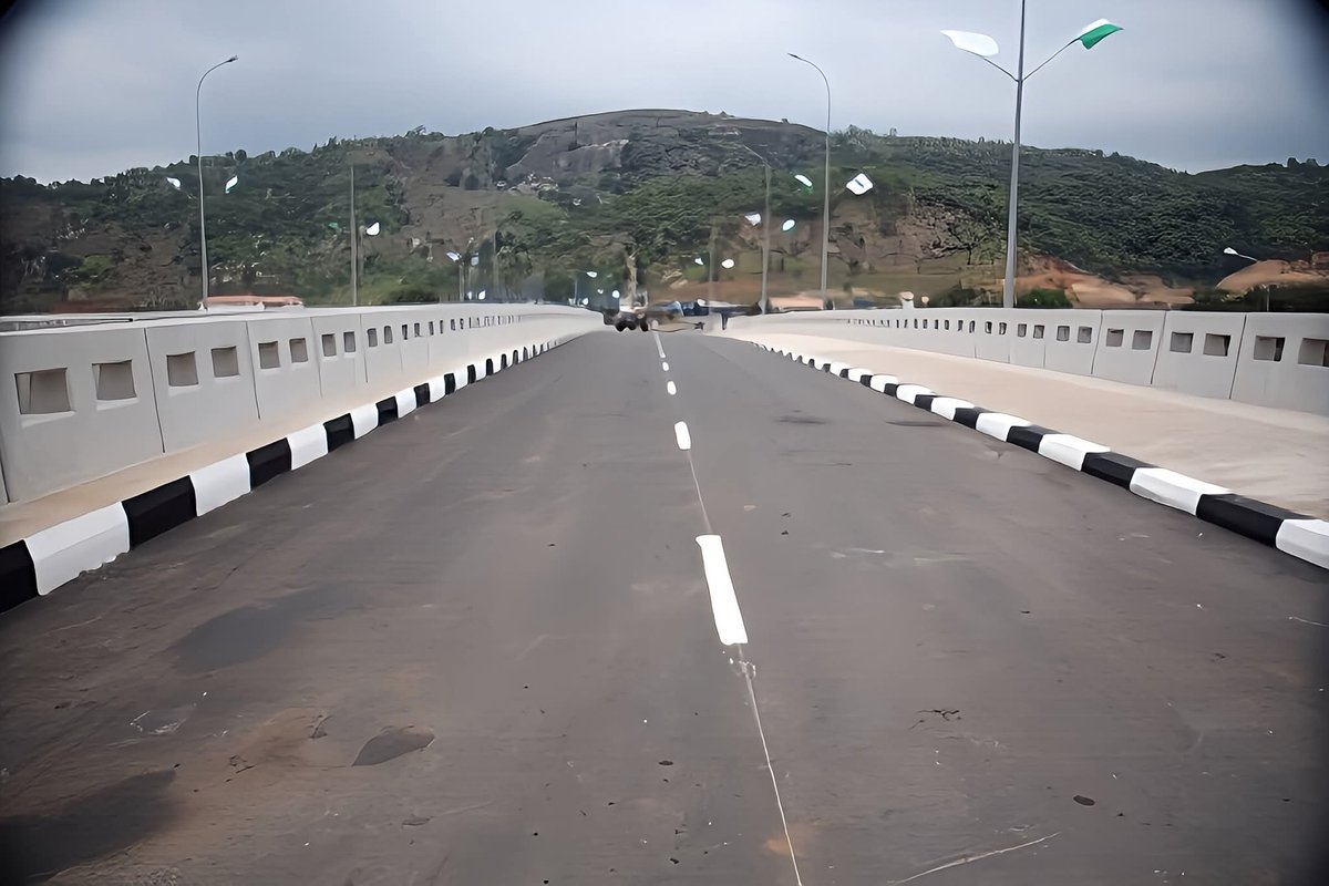 GovWike's tweet image. This is the newly constructed Interchange Bridges of Arterial Road N20 (Wole Soyinka Way) over Outer Northern Expressway (Murtala Mohammed Expressway), Abuja, we are commissioning today.