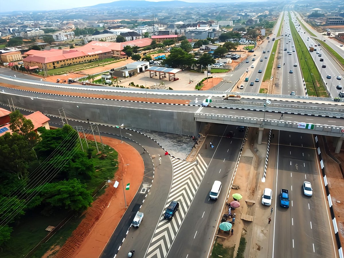 GovWike's tweet image. This is the newly constructed Interchange Bridges of Arterial Road N20 (Wole Soyinka Way) over Outer Northern Expressway (Murtala Mohammed Expressway), Abuja, we are commissioning today.