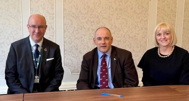 Congratulations to Robert Halfon (QG 1982) who was recently appointed a Honorary Professor at University of Exeter, within the Faculty of Humanities!
Robert is in the middle of the photo with the University of Exeter Vice-Chancellor &amp; Deputy Vice-Chancellor.