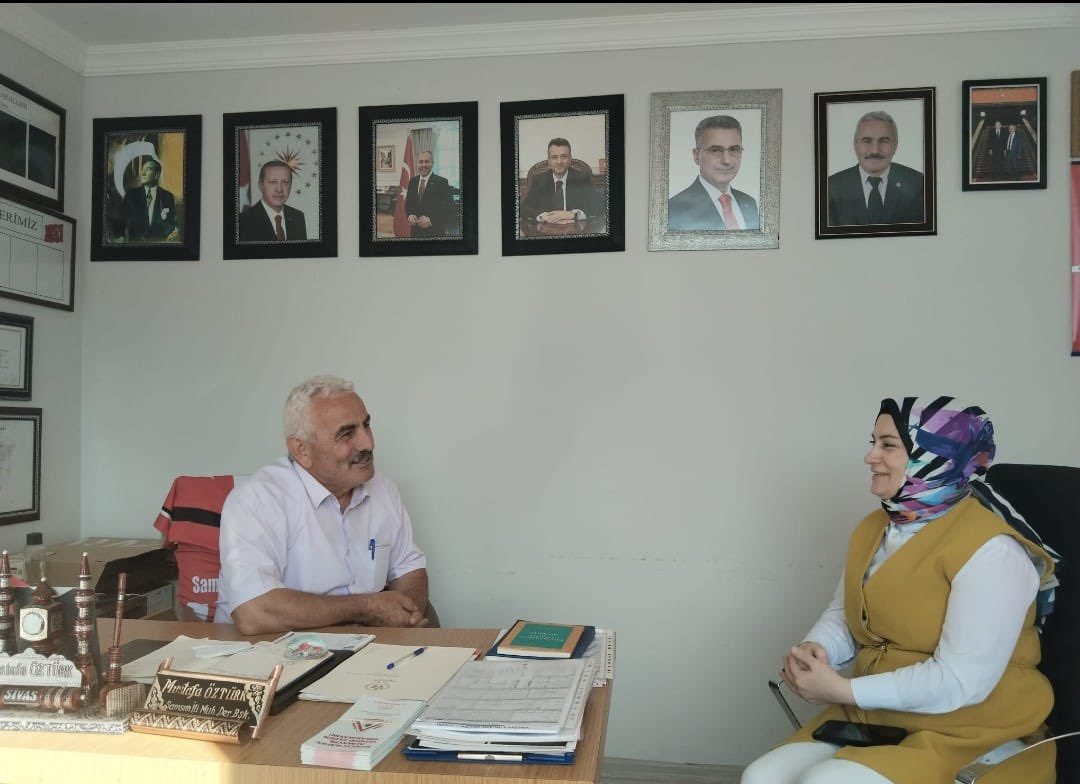 İlçe Kadın Kolları Başkanımız Sevgi Çakır ve yönetim kurulu üyelerimizle birlikte Muhtarımız Mustafa Öztürk’ü ziyaret ettik. Nazik misafirperverliği için kendisine teşekkür ediyoruz. 🌸