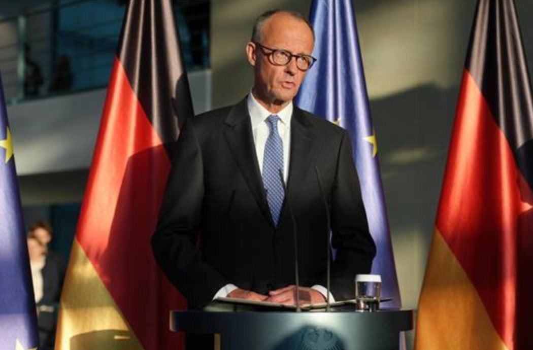 🔴🇩🇪| #Allemagne &gt; Le chancelier allemand Friedrich Merz a déclaré aujourd'hui : « Israël a le droit de défendre son existence et la sécurité de ses citoyens. L'éradication de l'État d'Israël fait partie intégrante de la raison d’être du régime des mollahs. 
Notre raison d'être