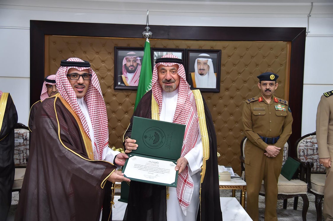 📸 | سمو أمير منطقة نجران الأمير جلوي بن عبدالعزيز بن مساعد يكرم فرع الوزارة بالمنطقة، نظير الخدمات التي قدمها لحجاج بيت الله الحرام لموسم الحج لهذا العام 1446هـ، وذلك بحضور مدير الفرع سلطان بن حسن شايع.