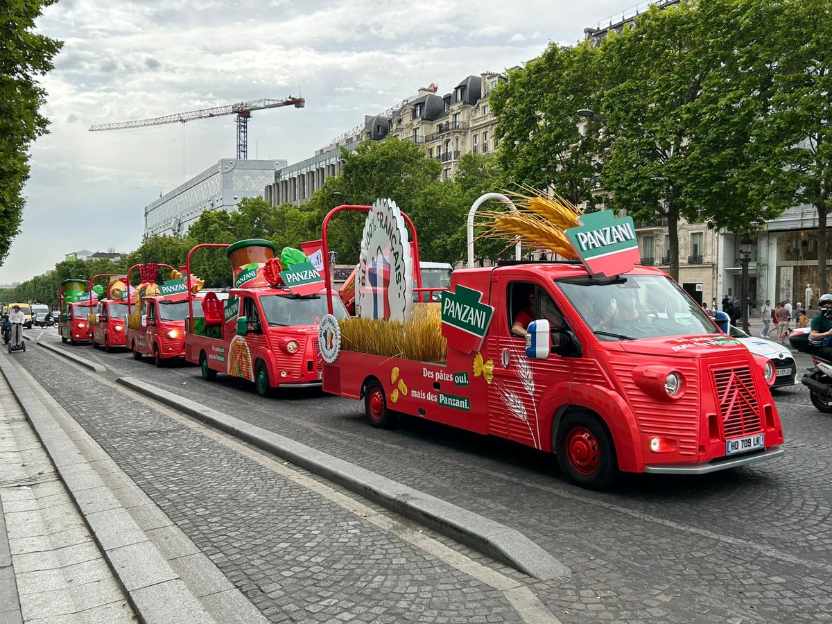 CaravaneduTour's tweet photo. Découvrez les véhicules de #LaCaravane Panzani 😍

Répétition générale sur les Champs-Élysées avant le #TDF2025 ! https://t.co/s1Pog5RmNG