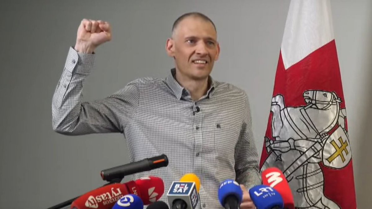 I'm struck by how closely Lukashenka seems to be following Putin’s lead in every detail. The recent small-scale releases of political prisoners in #Belarus only began after Putin carried out a prisoner swap and released some of his most prominent critics.