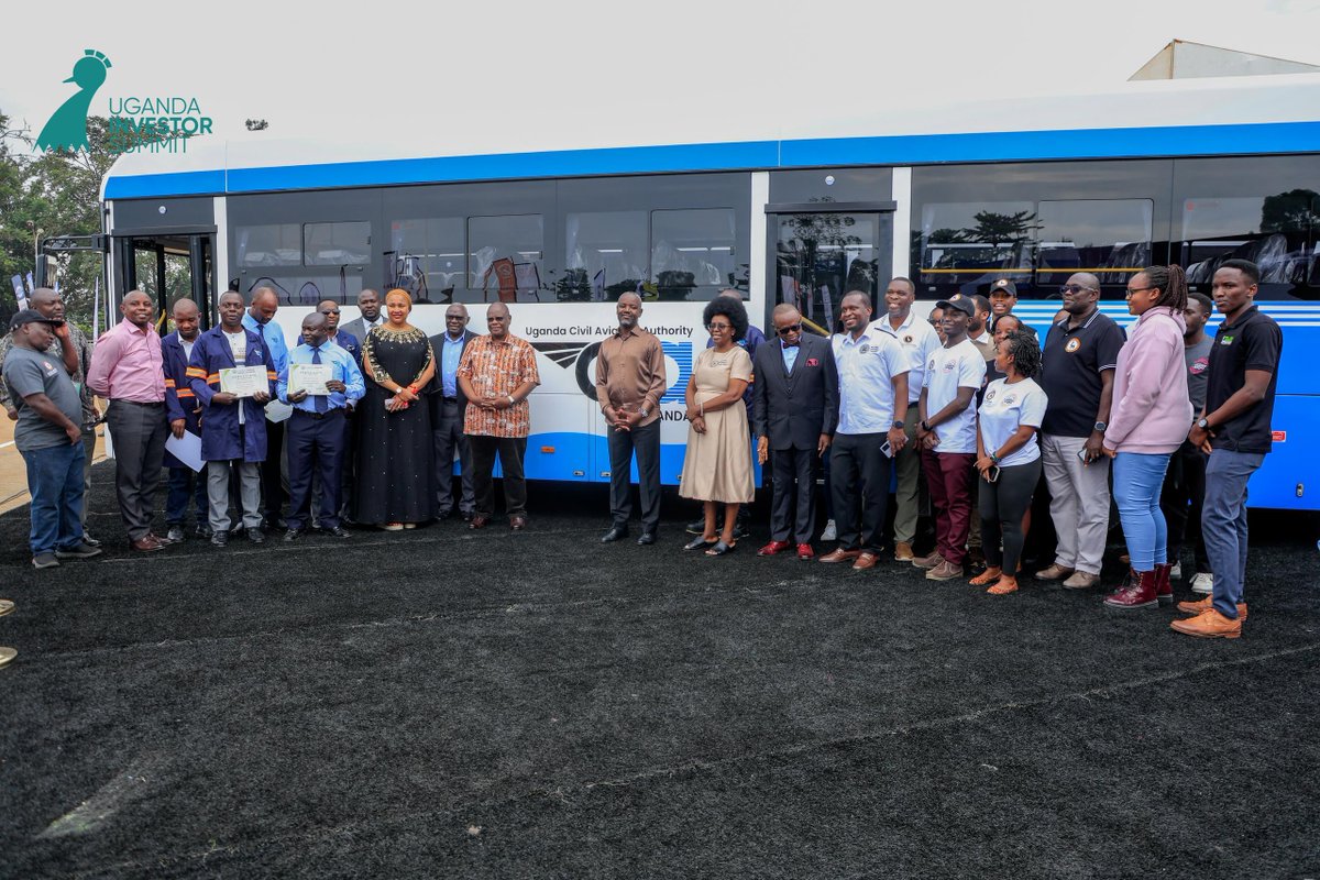 FredBamwesigye's tweet photo. I was happy to receive the first of the six electric Kayoola EVS buses on behalf of the @UgandaCAA. 

The Kayoola EVS eliminates diesel dependency, reduces greenhouse gas emissions, and advances the Authority’s adoption of smart, forward-thinking technology. https://t.co/gkstpKkkSX