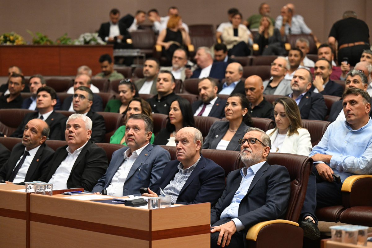 “İş Dünyasının Önünü Açacak Projeleri Üretmek Zorundayız”

🔺 Bursa Ticaret ve Sanayi Odası (BTSO) Haziran Ayı Meclis Toplantısı, Oda Hizmet Binası’nda gerçekleştirildi. BTSO Yönetim Kurulu Başkanı İbrahim Burkay, dünyanın artık farklı bir akılla çalıştığını belirterek, yeni