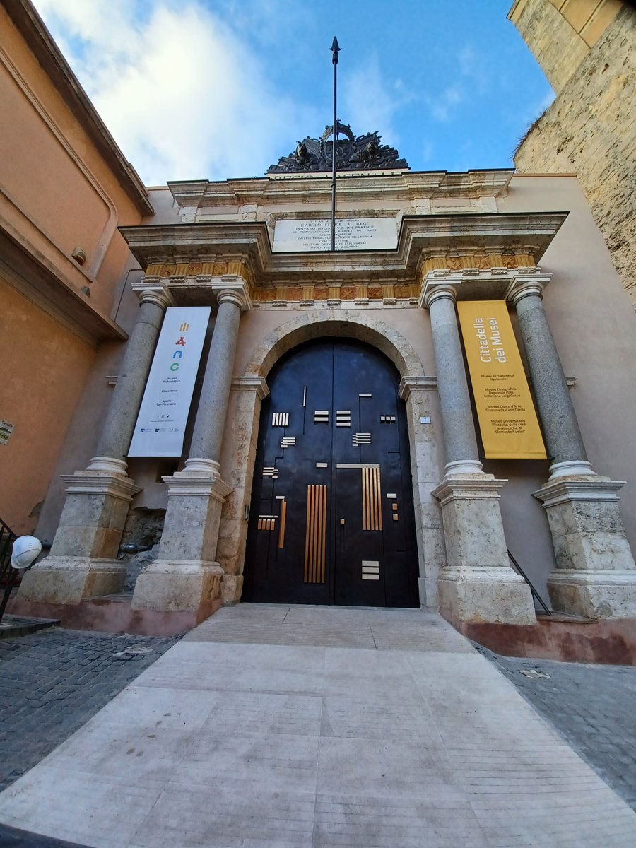 Attenzione!
Vi ricordiamo che domani, giovedì 26 e venerdì 27 giugno i #MuseiNazionaliCagliari apriranno al pubblico alle ore 12:00.

Il cambio di orario di apertura si è reso necessario al fine di consentire la prosecuzione dei lavori di riqualificazione dei Musei.