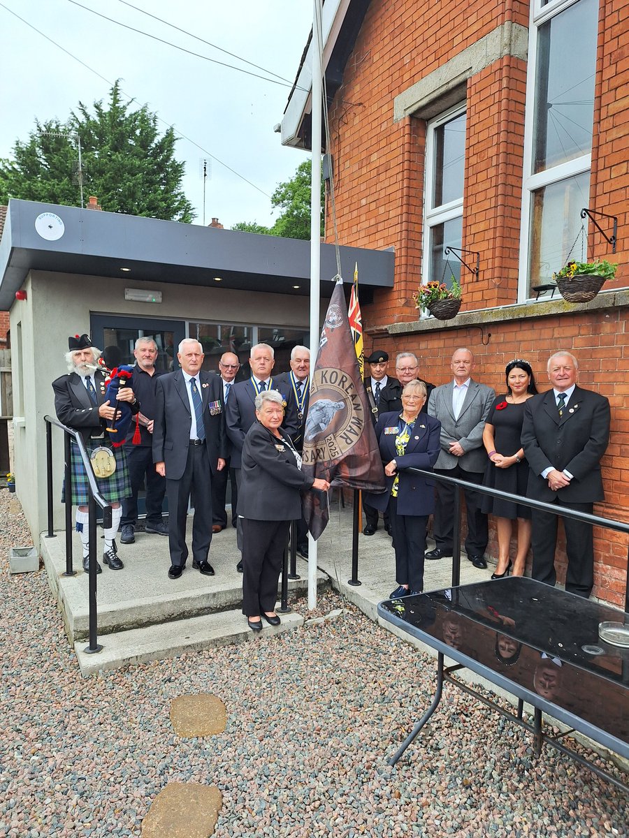 Honoured as <a href="/PoppyLegion/">Royal British Legion</a> chairman <a href="/ANBorough/">Antrim & Newtownabbey Borough Council</a> to join the family of rifleman william lorimer #royalulsterrifles on this the 75th anniversary #KoreanWar <a href="/niveteranscomm/">Veterans Commissioner for Northern Ireland</a> <a href="/AntrimGuardian/">Antrim Guardian</a>