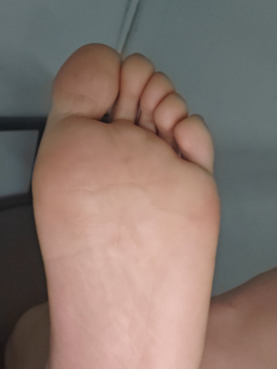 Ka__Daddy's tweet image. 网吧，脚底下缺条狗伺候