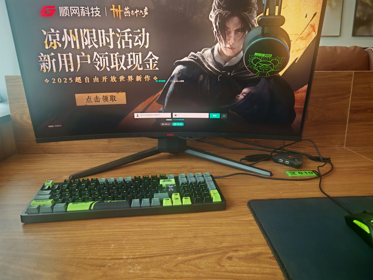 Ka__Daddy's tweet image. 网吧，脚底下缺条狗伺候