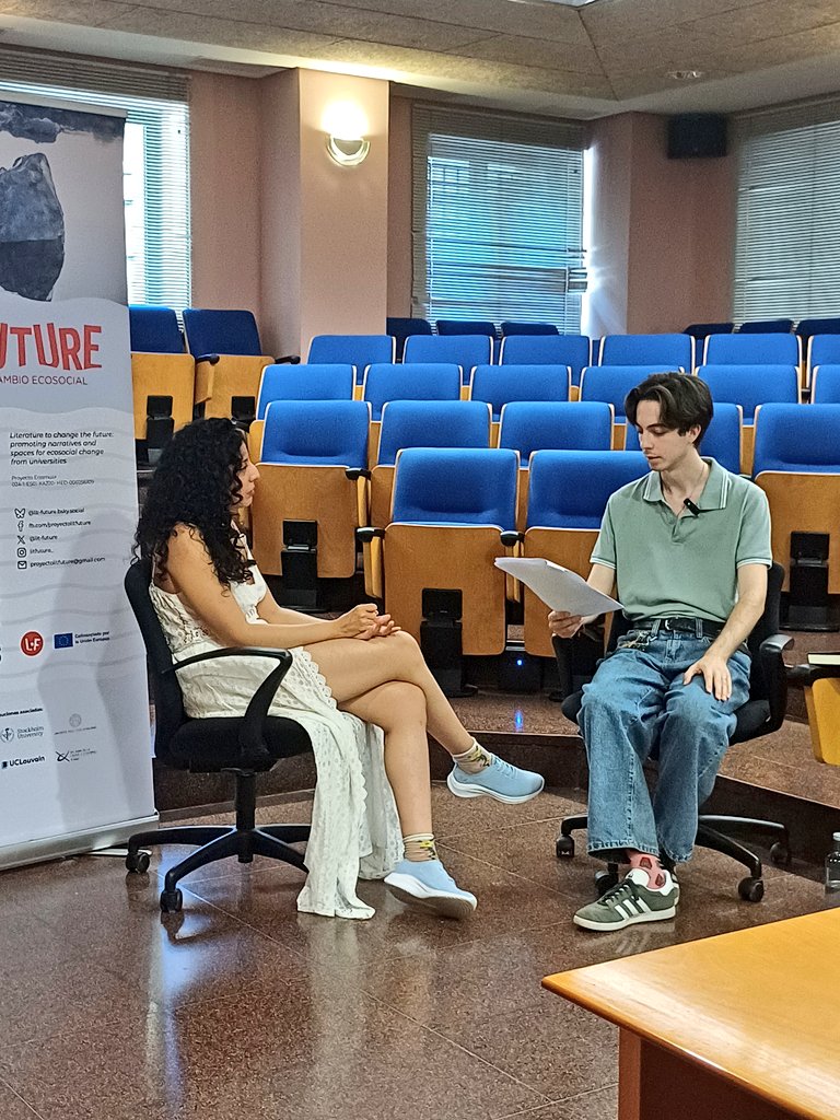 Jesuspachecoprz's tweet image. Ayer entrevisté para @litfuture_ a @MonaOjedaF. Nos habló de «Chamanes eléctricos en la fiesta del sol», ecologismo, indigenismo, poesía y otros muchos temas interesantes. 🥰✌🏻