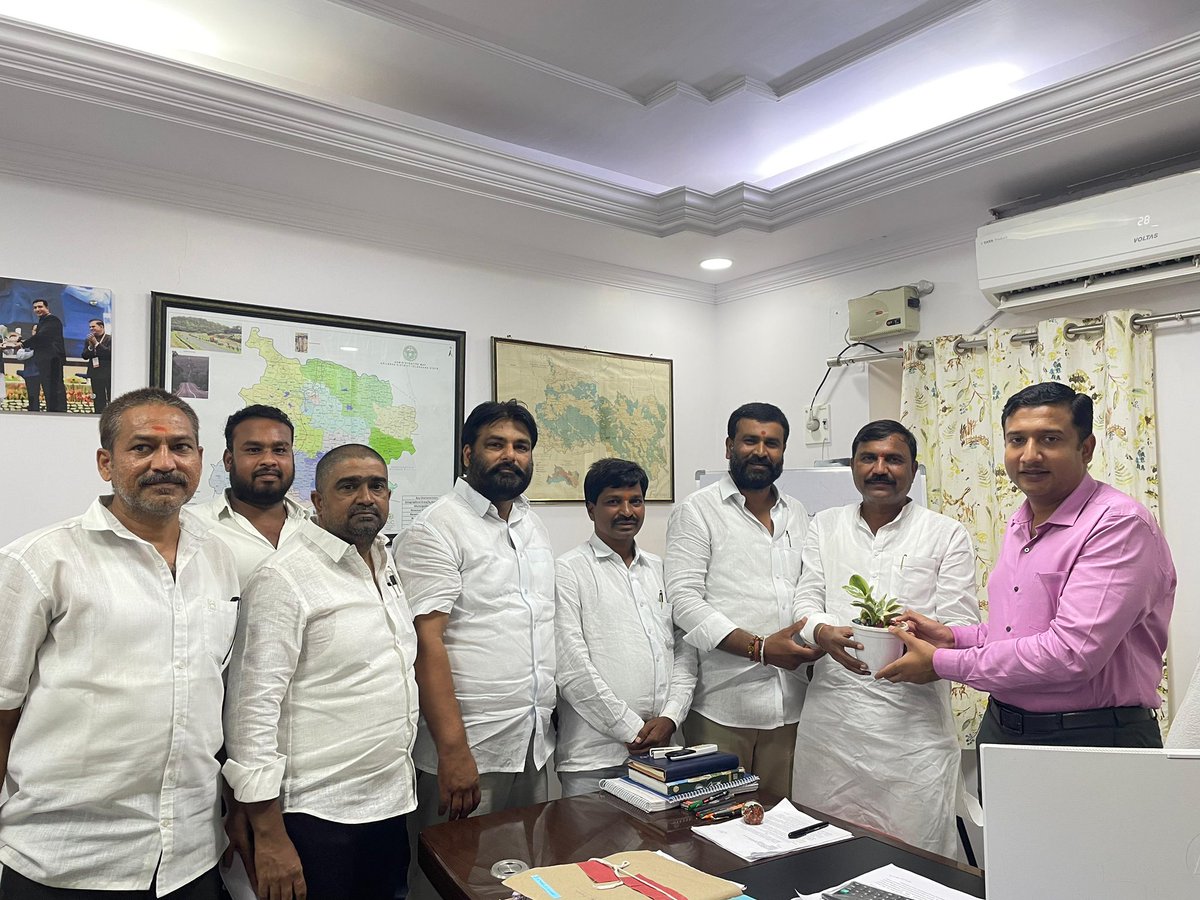 AnjiReddy_BJP's tweet photo. Had a productive meeting with Adilabad District Collector Shri Rajarshi Shah IAS today. 
@Collector_ADB 
Discussions were held on accelerating developmental projects, improving infrastructure, and enhancing public service delivery in the region. 

#Adilabad 
#MLCGraduates https://t.co/EGocTS9ObL