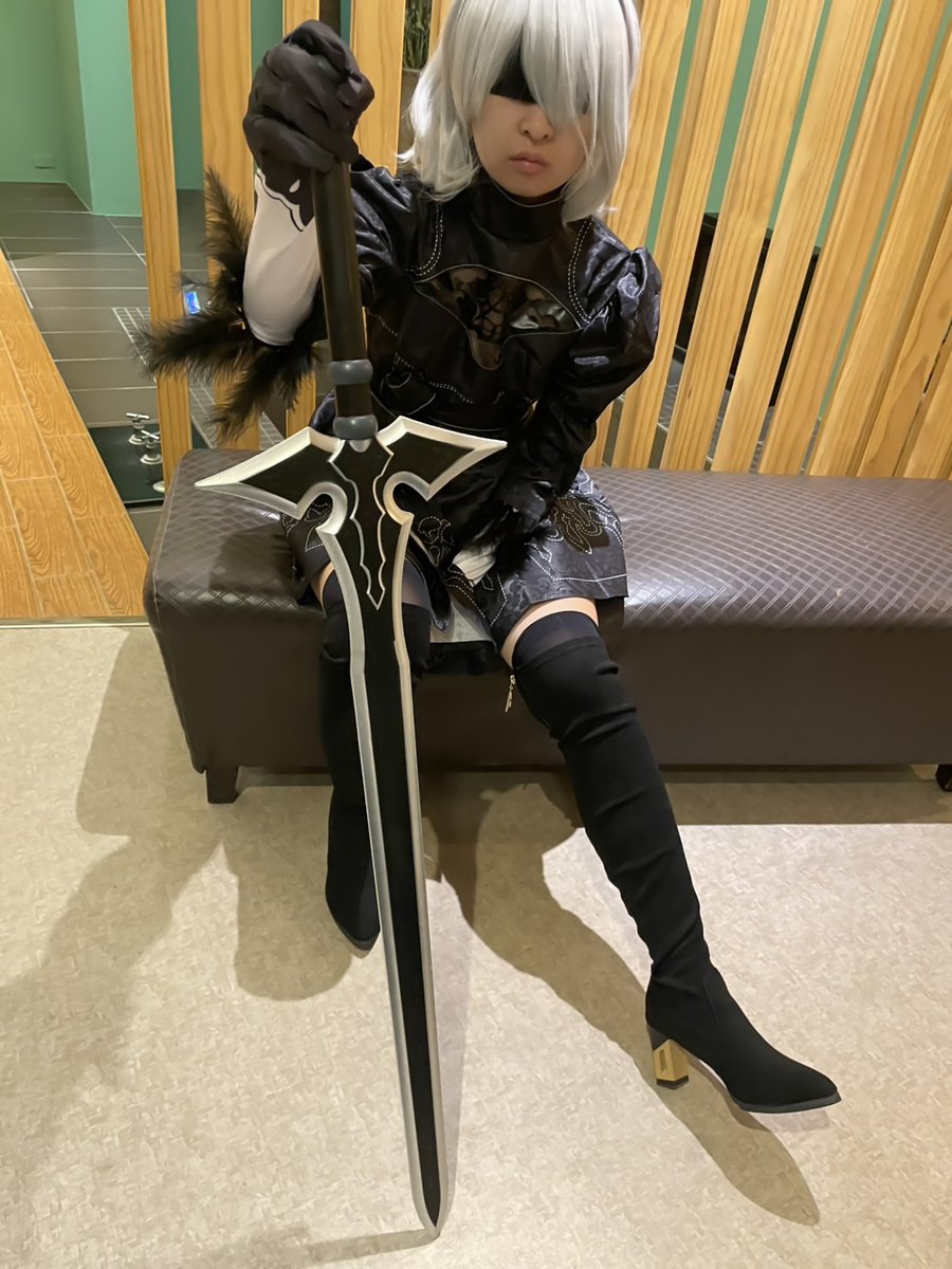 也許你應該認識這個角色❤️

不過劍不見了只好跟桐人借一下
讓2B來撐十秒 星爆氣流斬✨