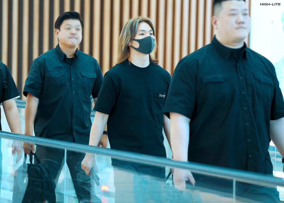 250606 출국

어지러운 세상 속에 
너 하나로 충분해
💛

#대성 #DAESUNG #DLITE #テソン
#DsWAVE #Universe
<a href="/d_lable/">DAESUNG</a>