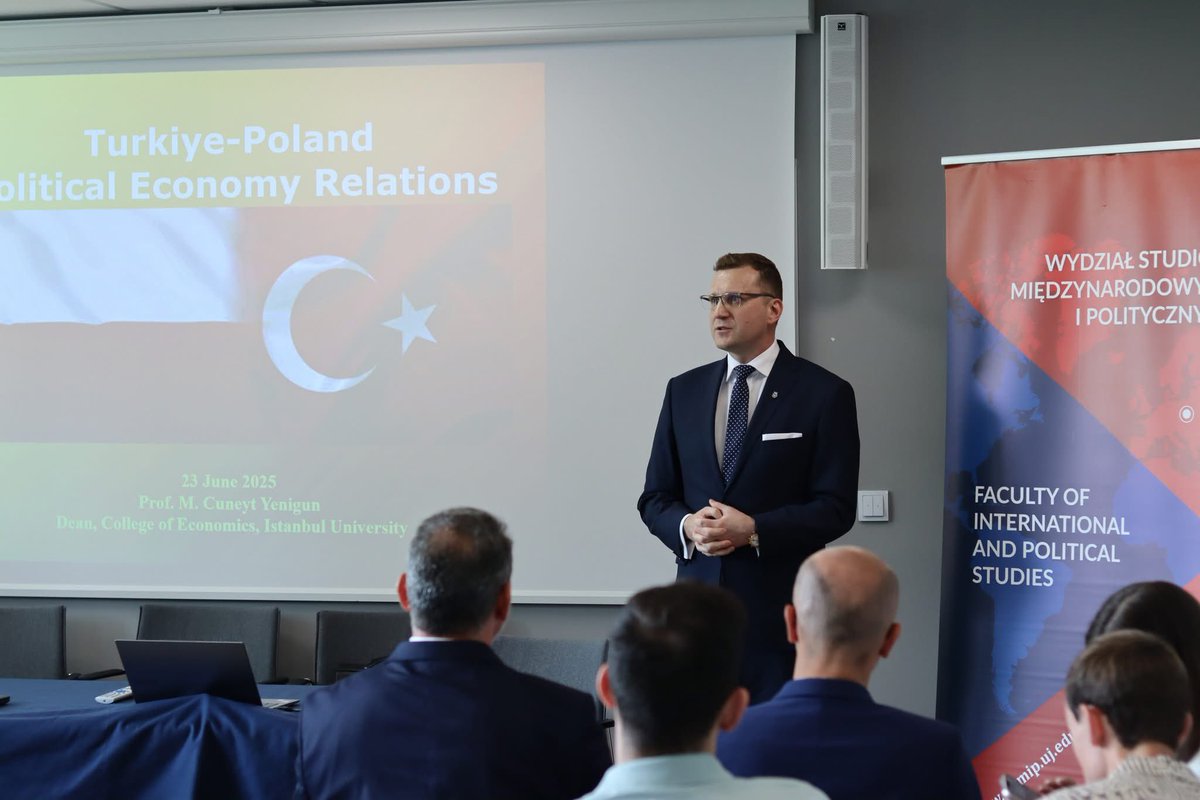 Miesiąc temu gościłam na Uniwersytecie Stambulskim, w tym tygodniu miałam przyjemność rozmawiać o stosunkach polsko-tureckich na <a href="/JagiellonskiUni/">Uniwersytet Jagielloński</a> 🥰 

Debata:  Bridges of Memory and Bridges of the Future – Polish-Turkish Relations in the European Context zorganizowana została