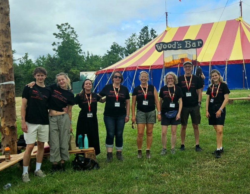 PutneyLabour's tweet image. #TeamPutney are eagerly waiting this morning for festival goers to arrive at #Glastonbury2025 .
Pop along to Wood's Bar for a great range of alcoholic & non-alcoholic beverages.
We wish everyone a sunny, fun filled, safe weekend!