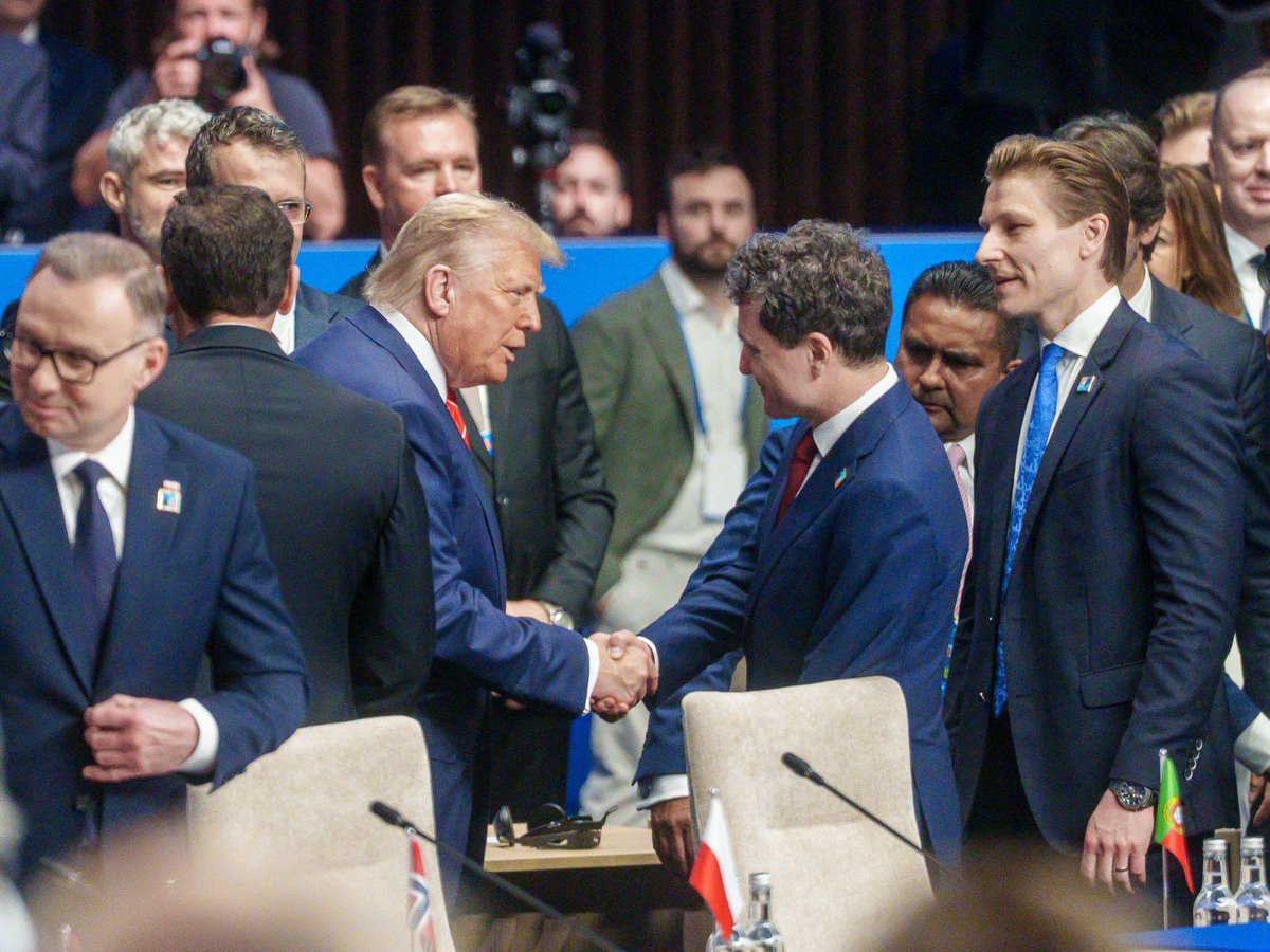 Nicușor Dan (@nicusordanro) on Twitter photo I had the great honor to greet President Donald Trump <a href="/realDonaldTrump/">Donald J. Trump</a> in The Hague. Our Strategic Partnership has huge potential for development.
Romania will continue to be a strong and reliable Ally.
#NATO #PresidentTrump #USA #Romania I had the great honor to greet President Donald Trump <a href="/realDonaldTrump/">Donald J. Trump</a> in The Hague. Our Strategic Partnership has huge potential for development.
Romania will continue to be a strong and reliable Ally.
#NATO #PresidentTrump #USA #Romania