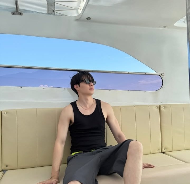 ขนาดพี่ซีใส่แว่นตายังหล่อมากค่ะ
#พี่ซีหล่อมาก 
<a href="/zee_pruk/">Z</a>  #ZeePruk
