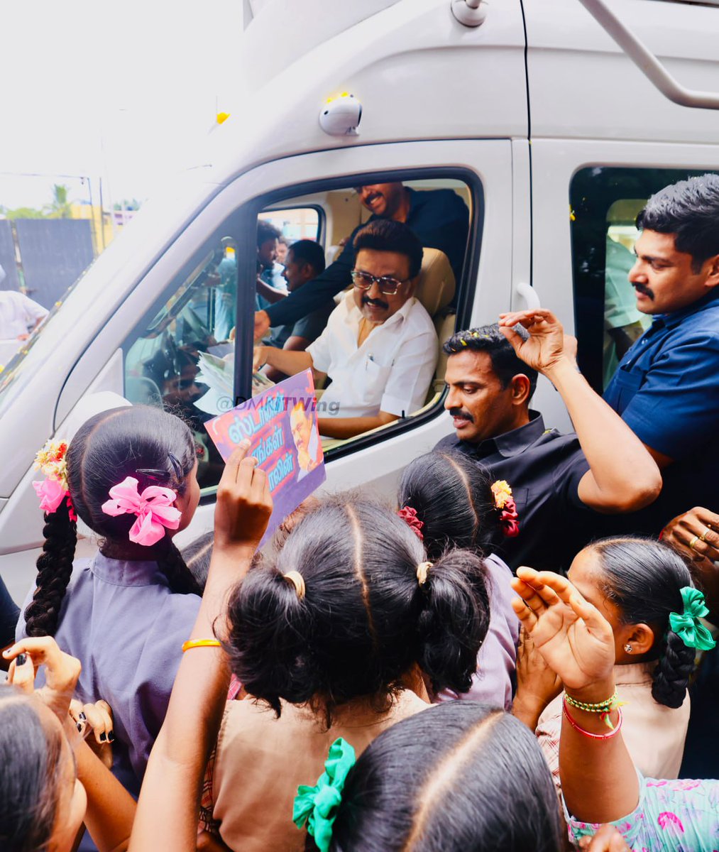 DMK IT WING (@dmkitwing) on Twitter photo வேலூர் மாவட்டத்திற்கு வருகை தந்த திராவிட நாயகர், மாண்புமிகு முதலமைச்சர் திரு <a href="/mkstalin/">M.K.Stalin</a> அவர்களை மக்கள் பெருவெள்ளம் போல் திரண்டு வரவேற்றனர். கழகத் தலைவர் மக்களுடனும், குழந்தைகளுடனும் அளவளாவி மகிழ்ந்தார்!
#CMStalinInVellore வேலூர் மாவட்டத்திற்கு வருகை தந்த திராவிட நாயகர், மாண்புமிகு முதலமைச்சர் திரு <a href="/mkstalin/">M.K.Stalin</a> அவர்களை மக்கள் பெருவெள்ளம் போல் திரண்டு வரவேற்றனர். கழகத் தலைவர் மக்களுடனும், குழந்தைகளுடனும் அளவளாவி மகிழ்ந்தார்!
#CMStalinInVellore