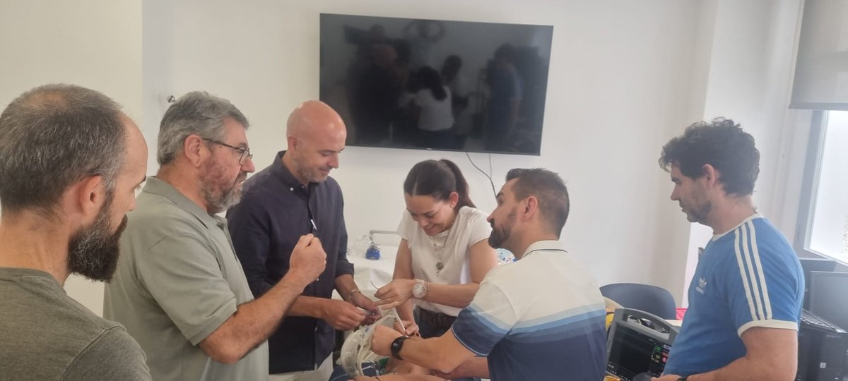 IAVANTE FPS (@iavante_fps) on Twitter photo #IAVANTEsimulación continua con la formación #PAUE de la mano de <a href="/saludand/">Consejería de Salud y Consumo</a> e imparte en el Hospital Dr. Muñoz Cariñanos <a href="/HospitalUVRocio/">HospitalUVRocio</a> una actividad formativa sobre la atención inical al paciente traumatizado grave en el #hospital <a href="/AntonioBJ84/">Antonio Bracero</a> <a href="/AguadoJavier/">Javier Aguado Campos</a> <a href="/pacopepegg/">Paco Pepe Gómez</a> #IAVANTEsimulación continua con la formación #PAUE de la mano de <a href="/saludand/">Consejería de Salud y Consumo</a> e imparte en el Hospital Dr. Muñoz Cariñanos <a href="/HospitalUVRocio/">HospitalUVRocio</a> una actividad formativa sobre la atención inical al paciente traumatizado grave en el #hospital <a href="/AntonioBJ84/">Antonio Bracero</a> <a href="/AguadoJavier/">Javier Aguado Campos</a> <a href="/pacopepegg/">Paco Pepe Gómez</a>