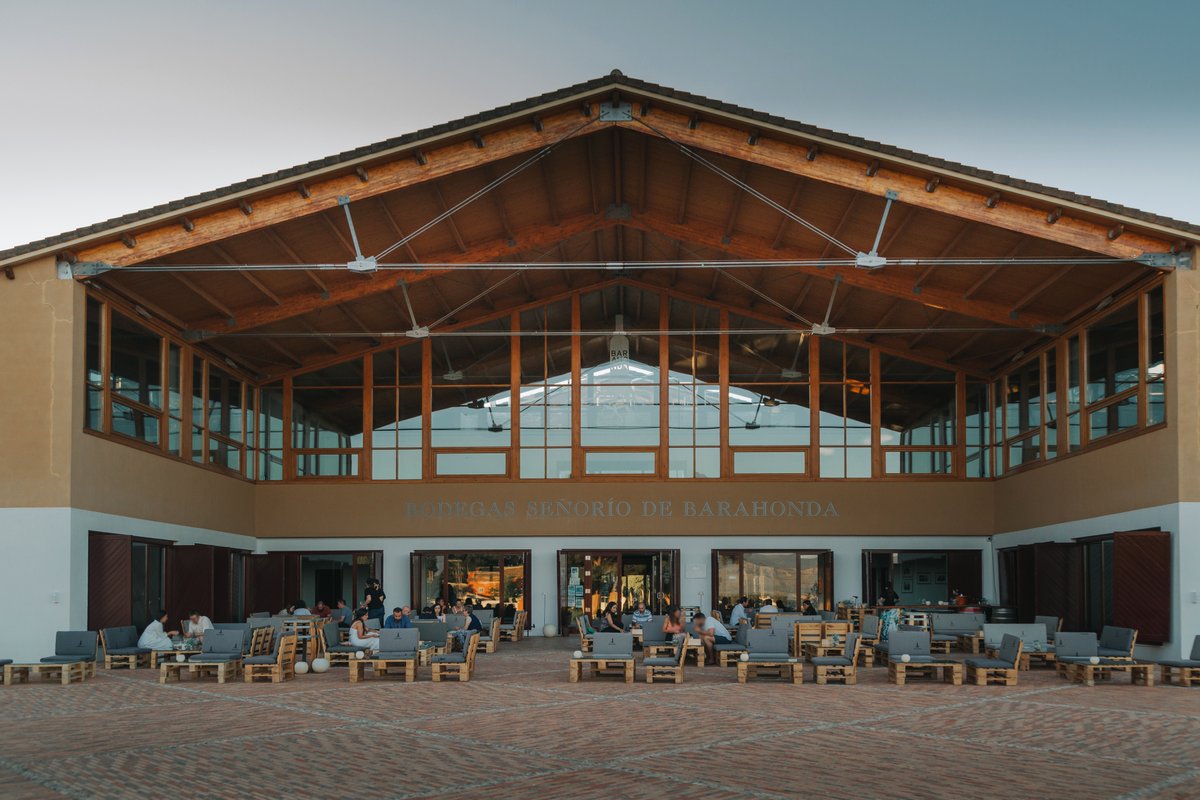 ¡Hoy es el día!

La Terrasse de #Barahonda abre sus puertas esta tarde para darte el plan perfecto: vino, gastronomía, buena música y el mejor atardecer entre viñedos.

🔗 Reservas: barahonda.com/horarios-y-res…

¡Nos vemos en La Terrasse!

#LaTerrasse #Gastronomía #Vinos
