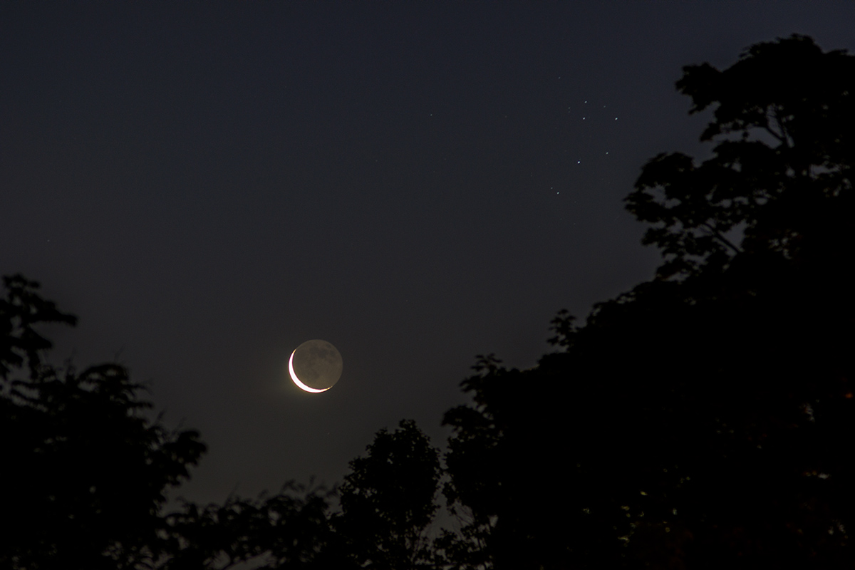 Crescent Moon and the Pleiades stars, this week over hot Toronto. Imagine how the Earth looks from the Moon. 
Lovely photo by friend Andrew Yee.